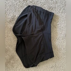 Lululemon women’s black shorts 2.5” size 4 *Lined
